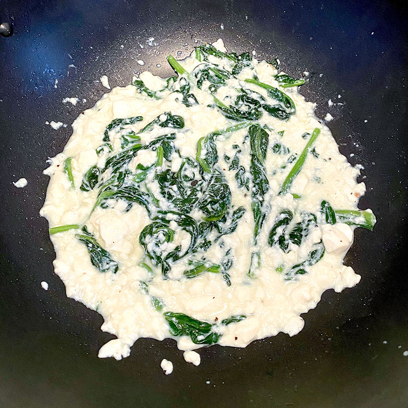 Mix Yubayose tofu with spinach and season to taste.