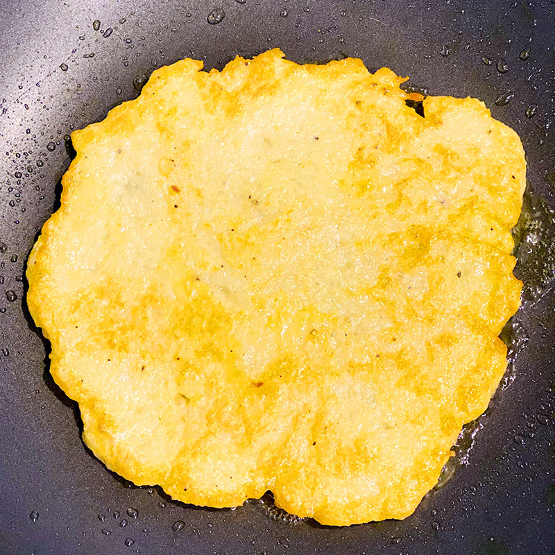 Fry the pancakes , turning once, until golden brown. (1.5 min one side) And set aside.