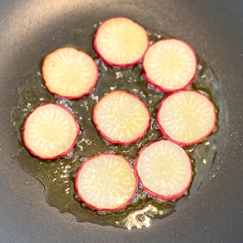 Slice the radish ( 0.5 cm slices). Sauté the slices for about 5 min.