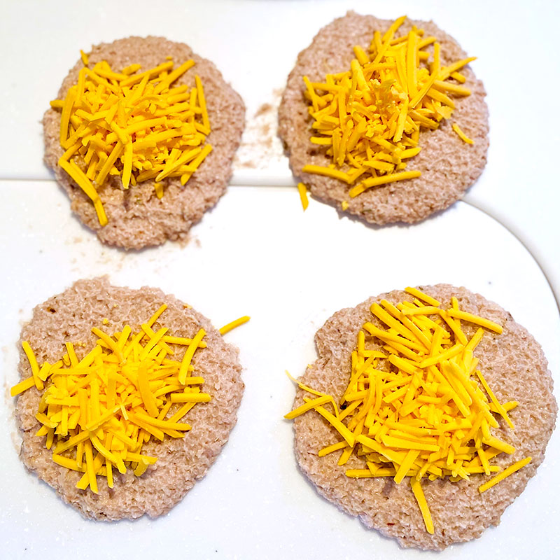 Divide the SoMeat into 4. Shape each part into a patty and wrap the vegan cheese inside. Then , fry over a medium heat until golden brown.